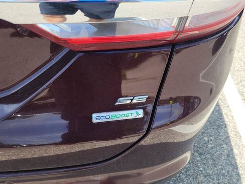 Used 2018 Ford Fusion SE w/ Fusion SE Technology Package FWD image 5
