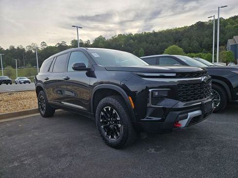 Used 2024 Chevrolet Traverse Z71 w/ Enhanced Driving Package image 3