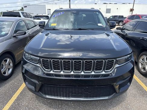 Used 2023 Jeep Grand Cherokee Laredo RWD image 13