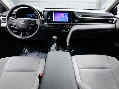Used 2025 Toyota Camry LE w/ Convenience Package image 16