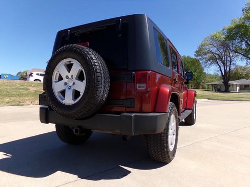 Used 2007 Jeep Wrangler Unlimited Sahara w/ Dual Top Group image 32