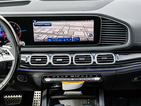 New 2026 Mercedes-Benz GLS 580 4MATIC image 11