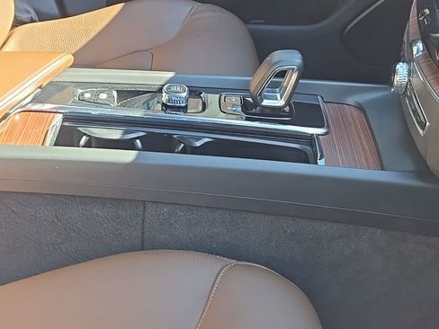 Certified 2023 Volvo XC60 B5 Plus w/ Climate Package image 12