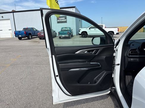 Used 2025 Chevrolet Traverse LT AWD/4WD image 27