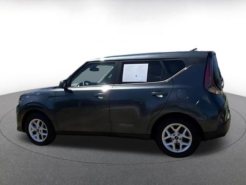 Used 2025 Kia Soul LX w/ LX Technology Package FWD image 10