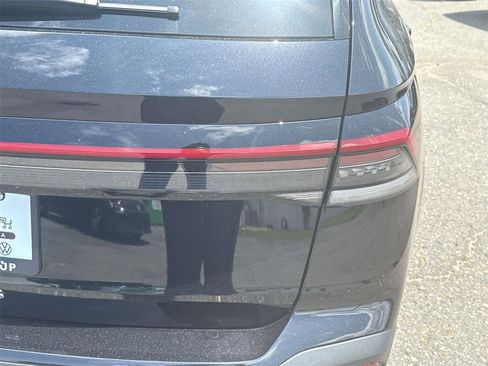 Used 2025 Volkswagen Taos SE image 9