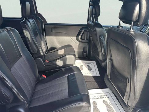 Used 2016 Chrysler Town & Country S image 12