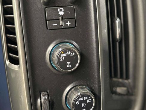 Used 2018 Chevrolet Silverado 1500 LTZ Z71 image 27