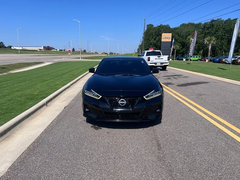 Used 2023 Nissan Maxima SR w/ Sport Mat Group FWD image 12