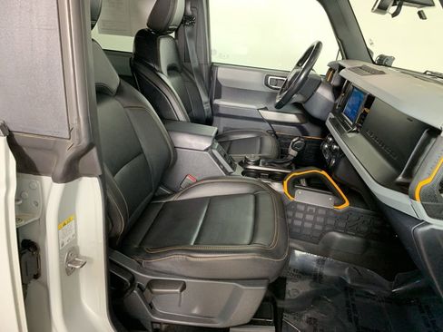 Used 2022 Ford Bronco Badlands w/ Sasquatch Package AWD/4WD image 38