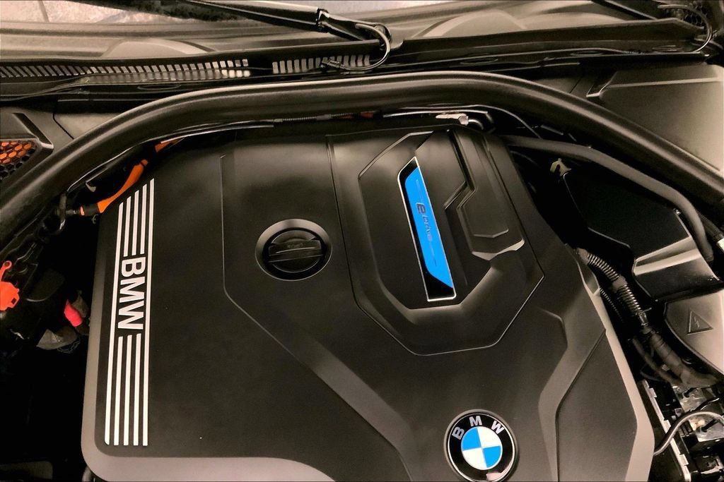 Used 2023 BMW 330e xDrive AWD/4WD image 31
