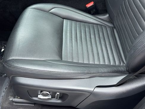 Used 2022 Land Rover Discovery Sport SE image 40