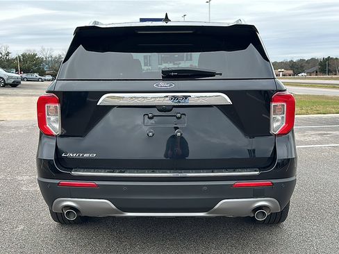 Used 2022 Ford Explorer Limited w/ Equipment Group 301A image 7