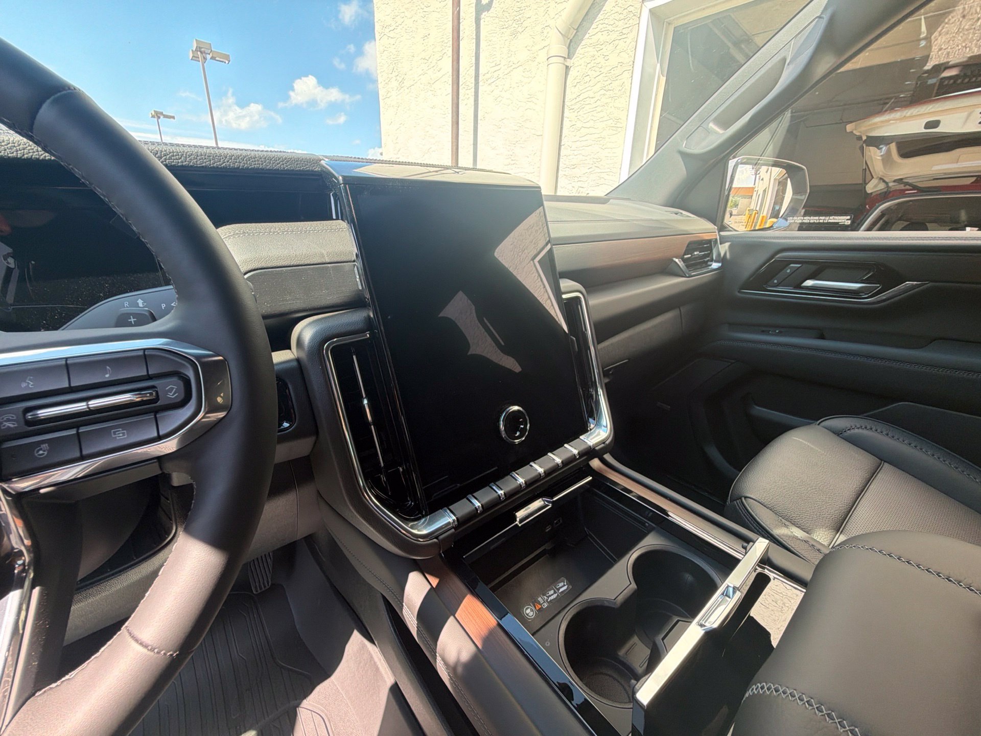 Used 2026 GMC Yukon XL Denali w/ Sun & Power Step Package AWD/4WD image 8