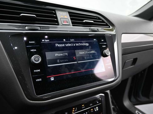 Used 2022 Volkswagen Tiguan SE R-Line image 17