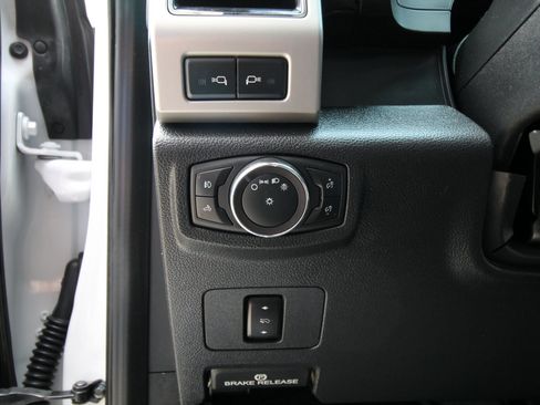 Used 2019 Ford F350 Lariat w/ Lariat Value Package AWD/4WD image 25