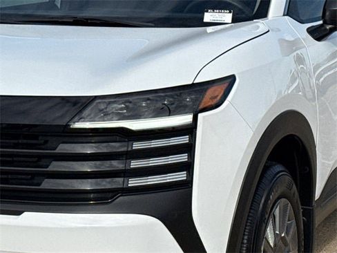 Used 2025 Nissan Kicks S image 5