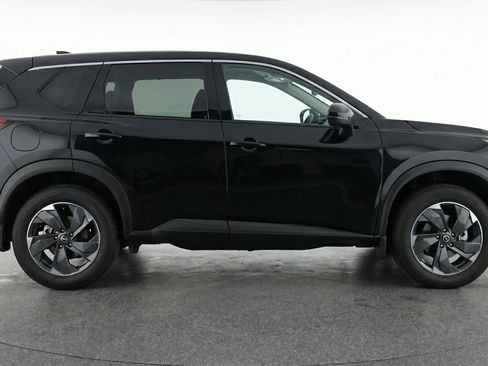 Used 2025 Nissan Rogue SV AWD/4WD image 11