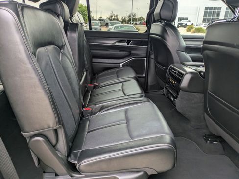 Used 2024 Jeep Wagoneer Series II w/ Flexible Seating Group image 25