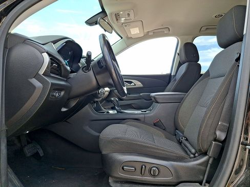 Used 2018 Chevrolet Traverse LT image 11