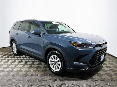 Certified 2024 Toyota Grand Highlander XLE image 1