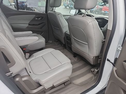 Used 2018 Chevrolet Traverse LT image 16