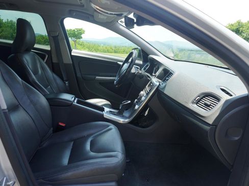 Used 2018 Volvo V60 T5 Cross Country w/ Convenience Package AWD/4WD image 23