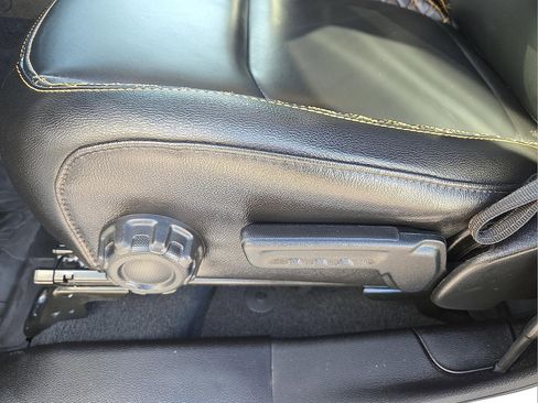 Used 2023 Jeep Gladiator Overland image 13