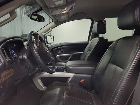 Used 2017 Nissan Titan SL image 14