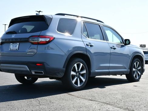 Certified 2025 Honda Pilot Touring image 7
