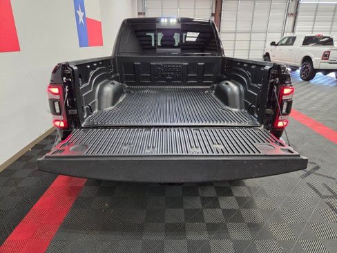 Used 2019 RAM 2500 Laramie w/ Black Appearance Package AWD/4WD image 28