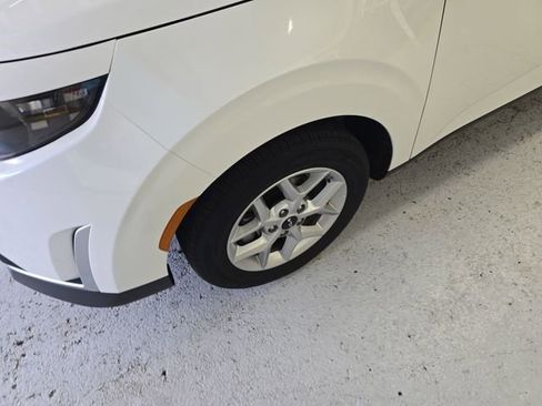 Certified 2025 Kia Soul LX image 9