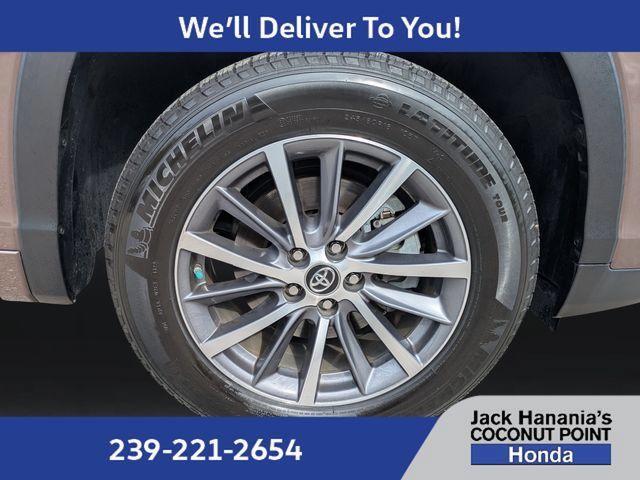 Used 2018 Toyota Highlander XLE FWD image 11