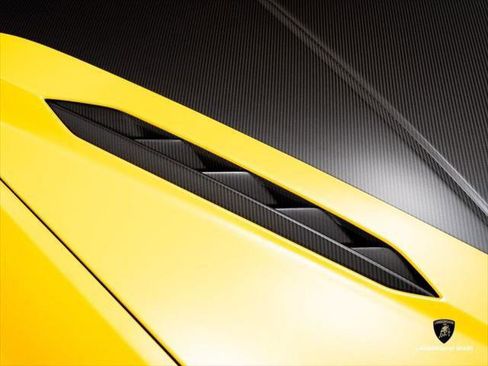 Used 2024 Lamborghini Urus Performante AWD/4WD image 4