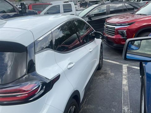 Used 2023 Chevrolet Bolt LT w/ Infotainment Package FWD image 2