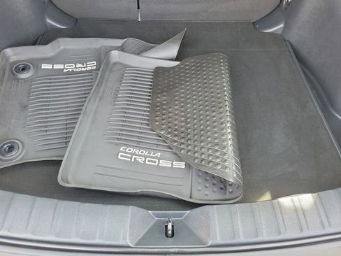 Used 2025 Toyota Corolla Cross L image 8