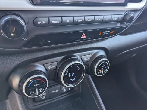 Used 2023 Hyundai Venue Limited FWD image 19