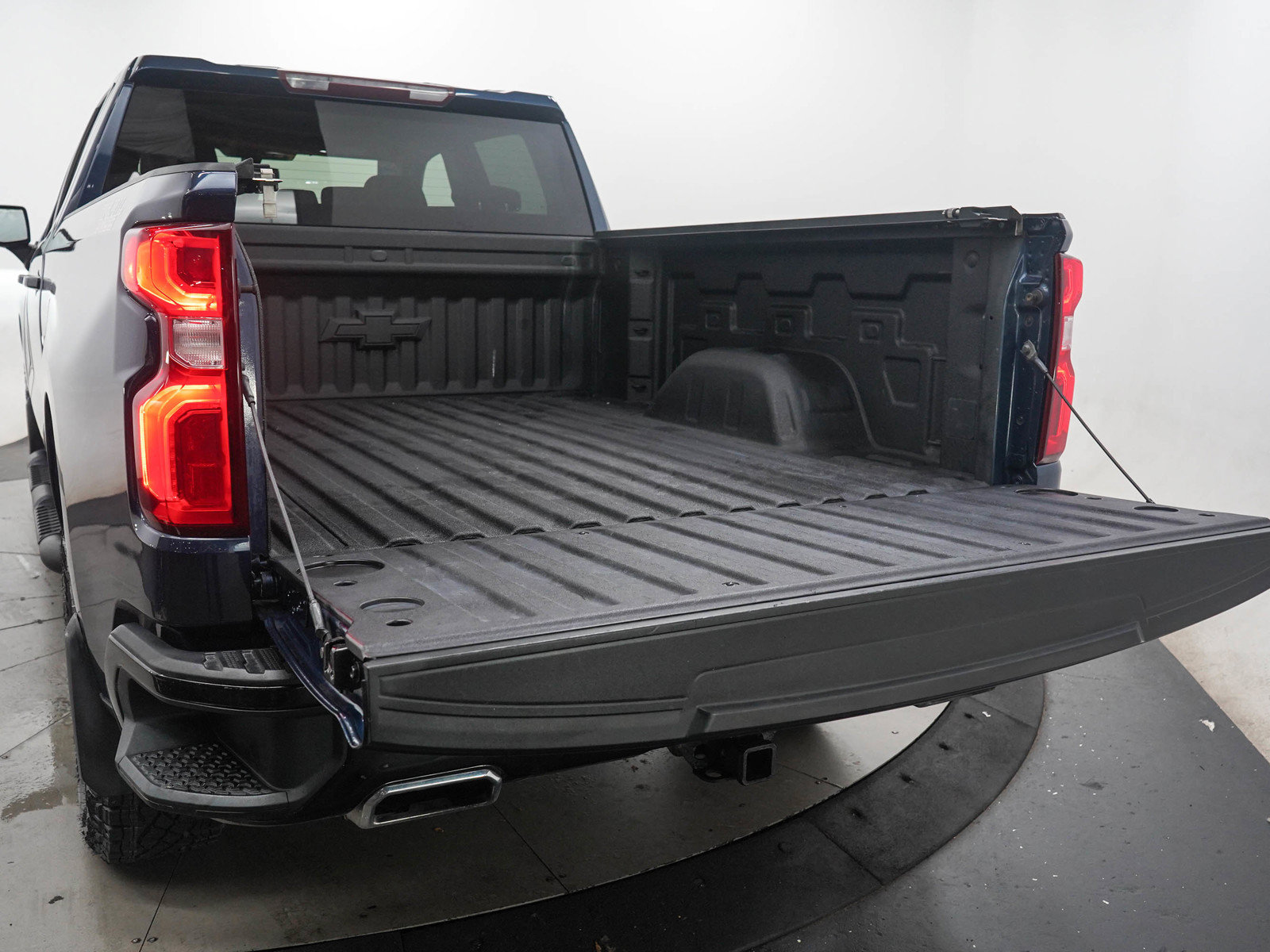Used 2020 Chevrolet Silverado 1500 LT Trail Boss AWD/4WD image 9
