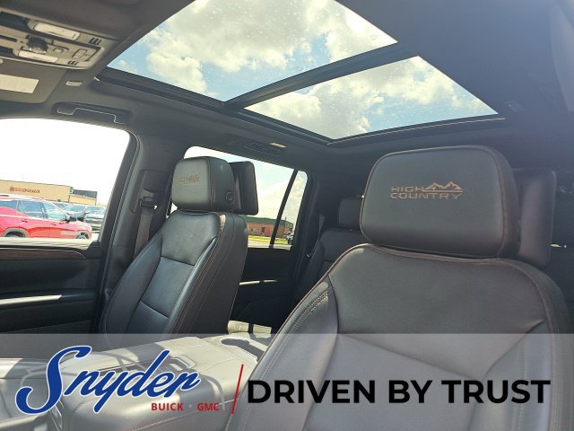 Used 2023 Chevrolet Suburban High Country AWD/4WD image 10
