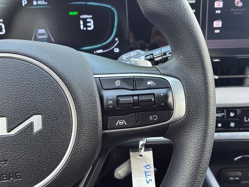 Used 2025 Kia Sportage LX FWD image 34