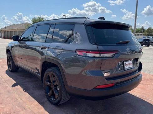 Used 2025 Jeep Grand Cherokee L Altitude AWD/4WD image 8