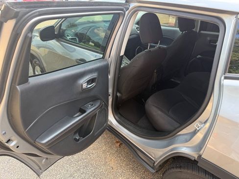 Used 2021 Jeep Compass Sport FWD image 12