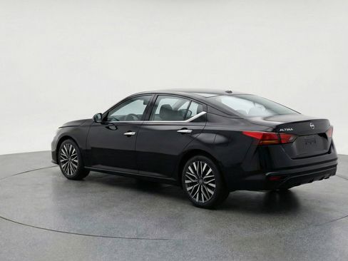 Used 2025 Nissan Altima 2.5 SV image 6
