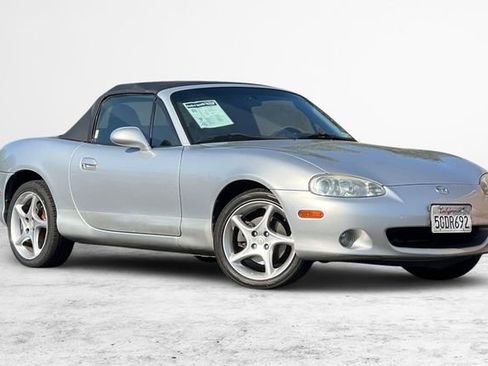 Used 2003 MAZDA MX-5 Miata RWD image 2
