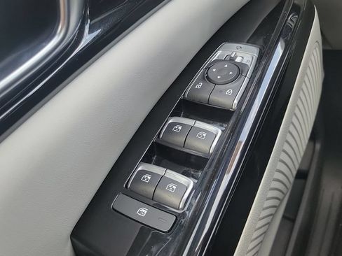 Used 2023 Kia Carnival SX FWD image 18
