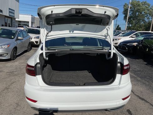 Used 2020 Volkswagen Jetta R-Line w/ R-Line Cold Weather Package FWD image 10