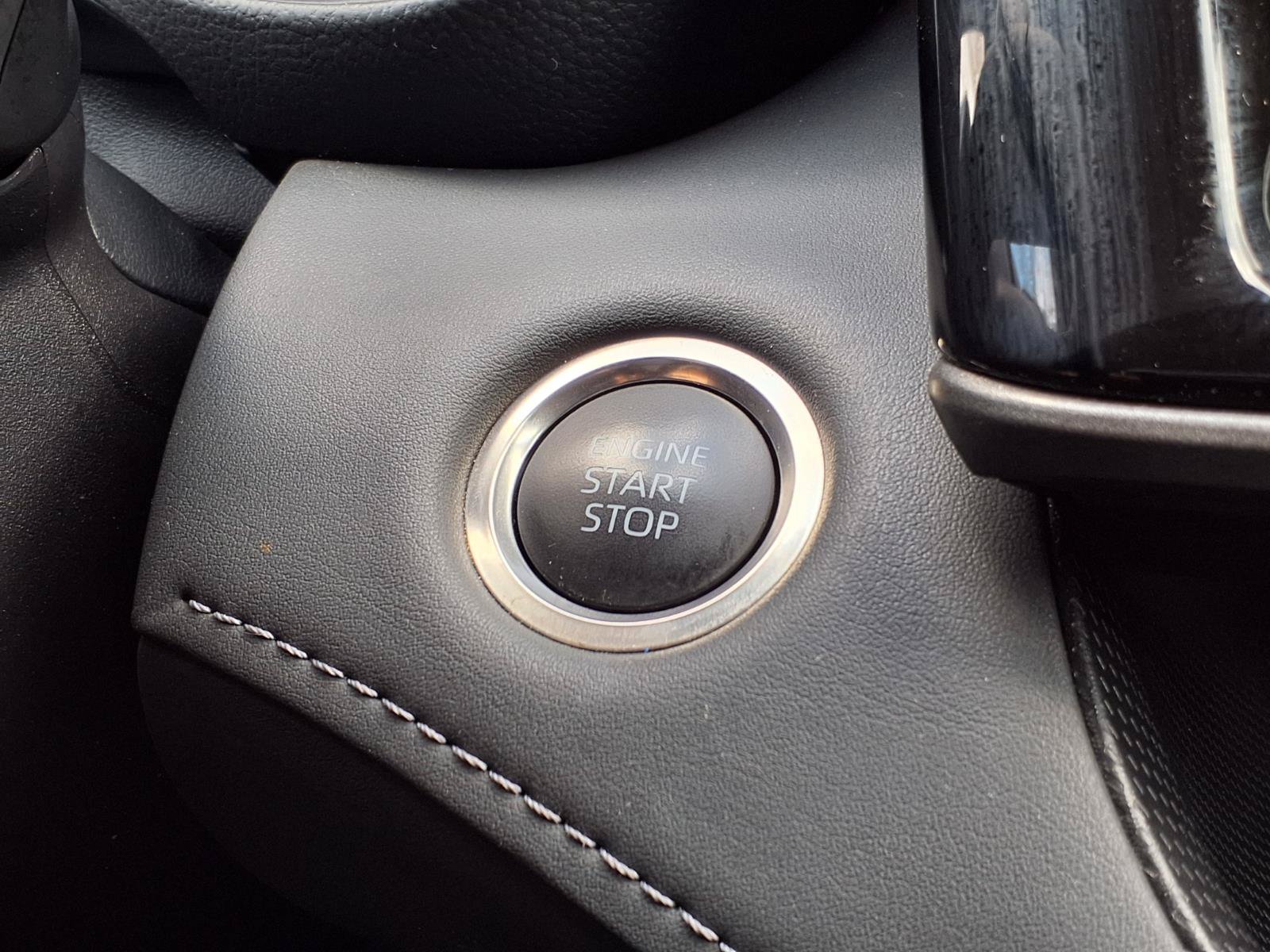 Used 2025 Toyota Highlander LE FWD image 20