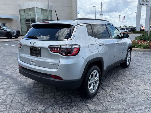 Used 2024 Jeep Compass Latitude AWD/4WD image 7