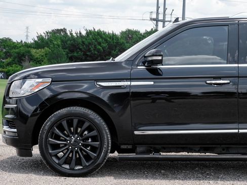 Used 2018 Lincoln Navigator Select AWD/4WD image 15