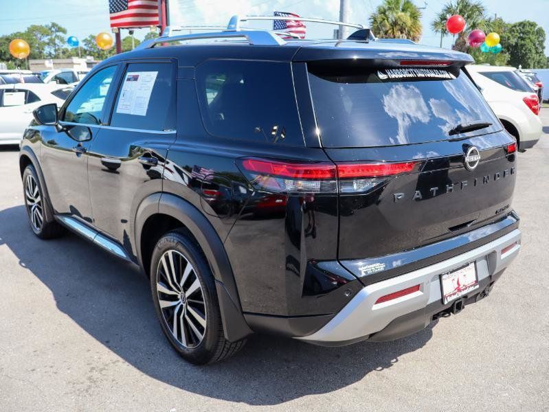 Used 2024 Nissan Pathfinder Platinum FWD image 3